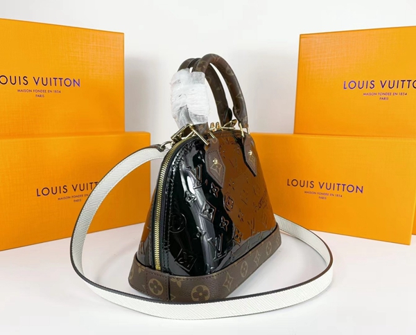 ルイヴィトンバッグ背面デザイン